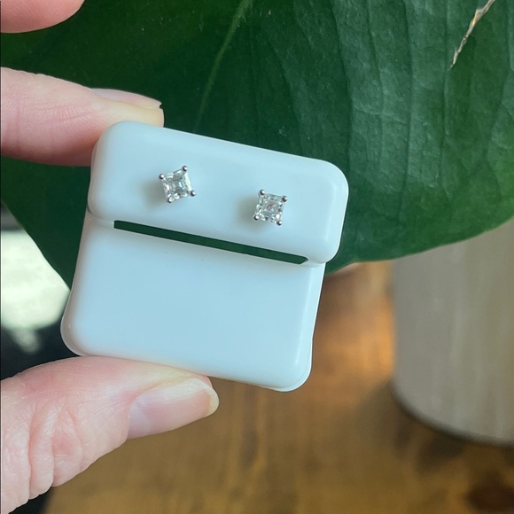 Moissanite Jewelry - Silver 925 Moissanite Stud Earrings